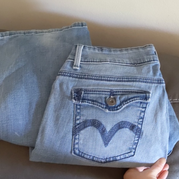 Levis Jeans - Picture 2 of 6